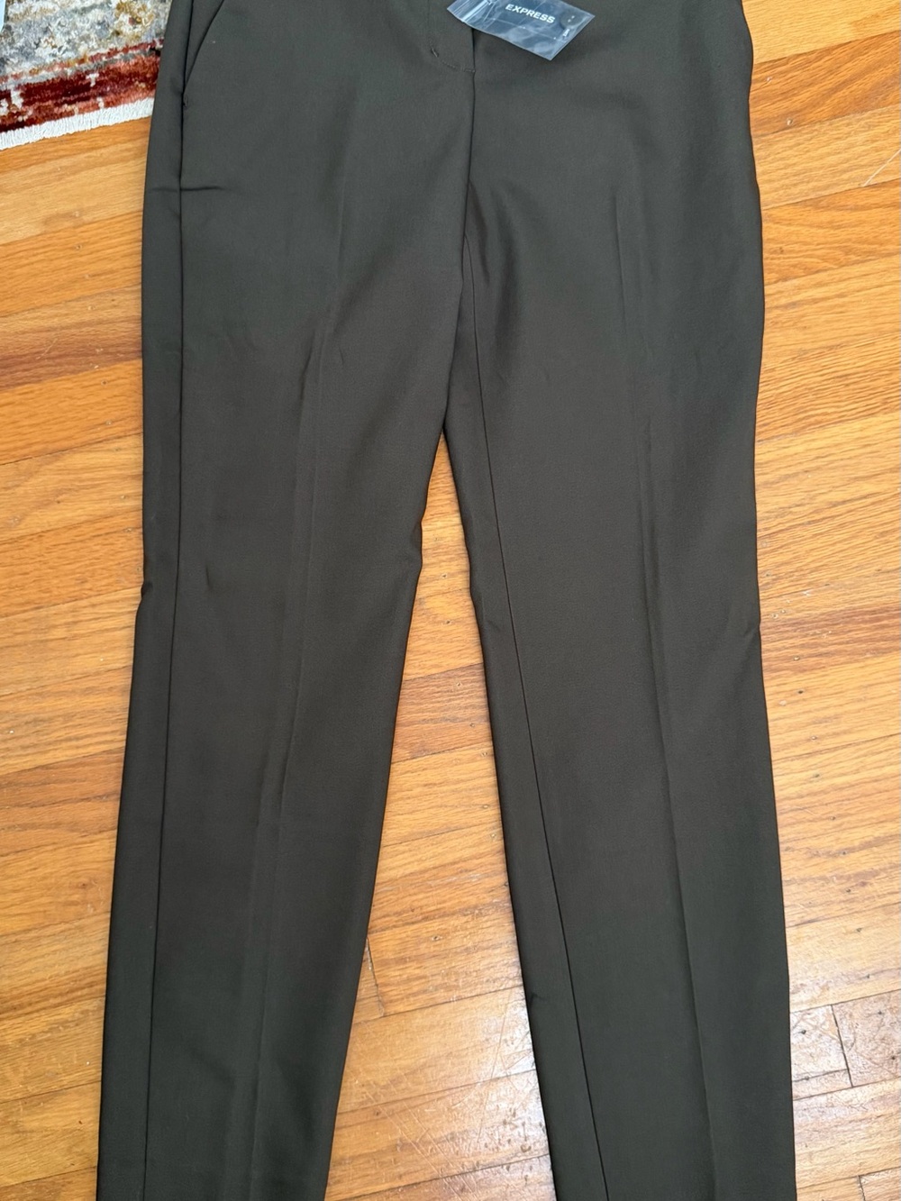 NWT Express Columnist Ankle Mid Rise Pants
Olive Khaki Size 0 Regular MSRP $80